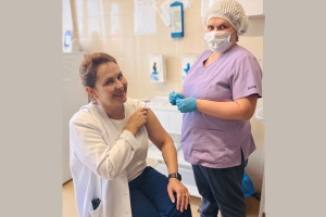 Активная вакцинация сотрудников МОКМЦ!